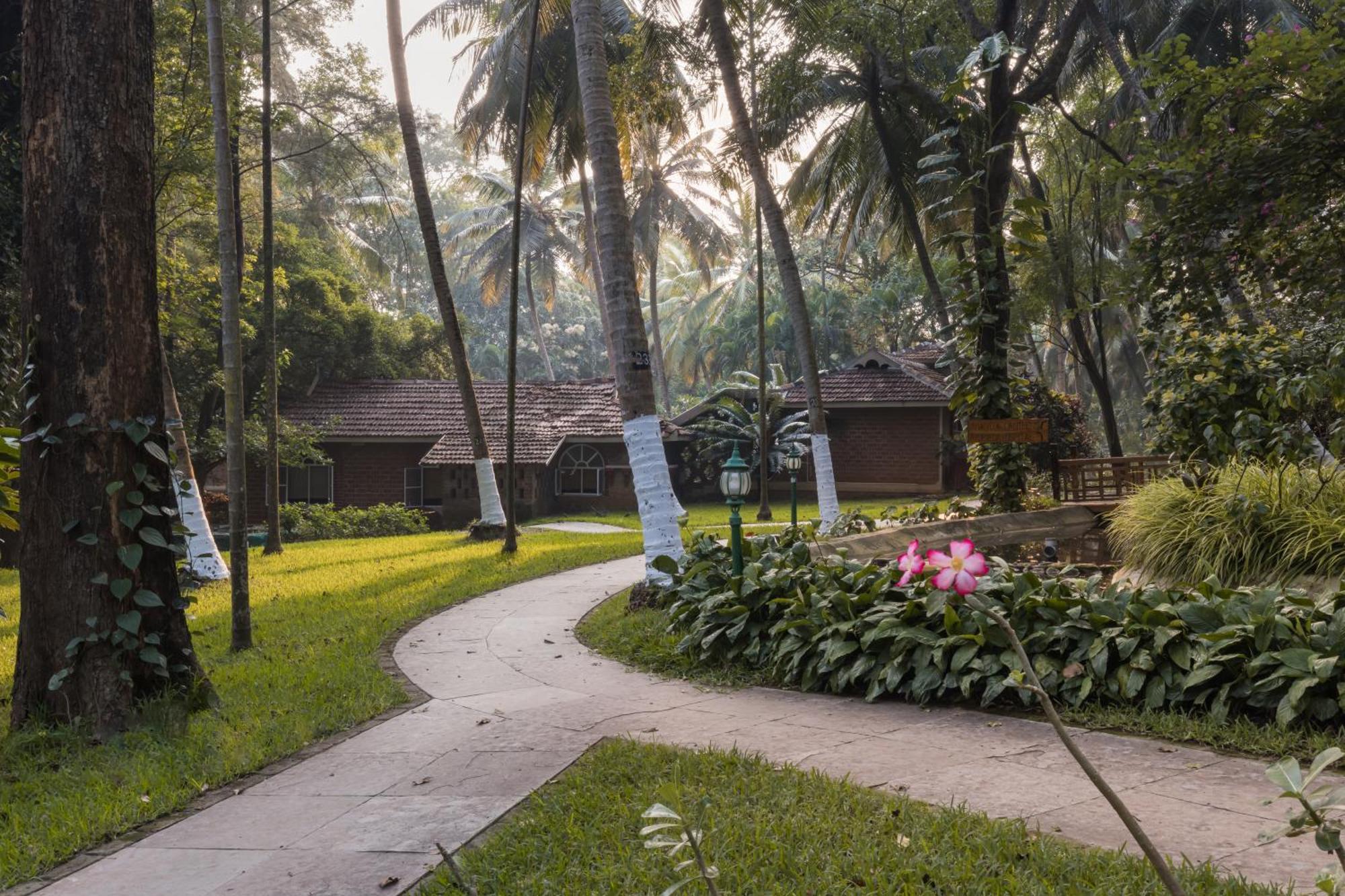 Kairali - The Ayurvedic Healing Village Palakkad Esterno foto